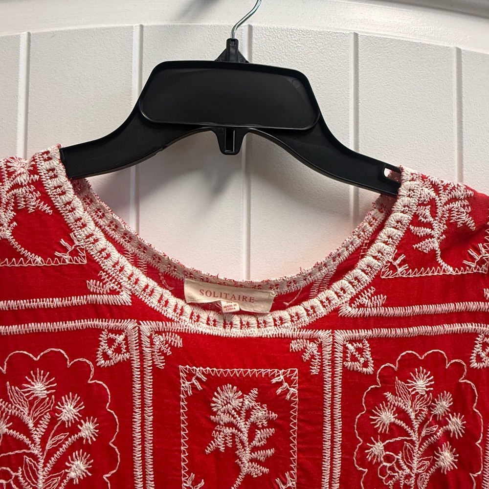 Solitaire Anthropologie Medium Red Embroidered Boho Blouse Scalloped Coquette - Picture 4 of 9